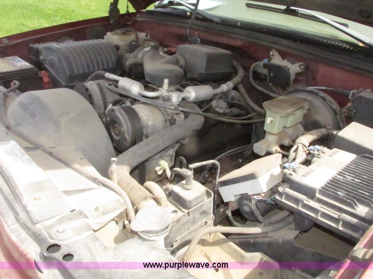 image for item H4638 1998 GMC Yukon SLE SUV
