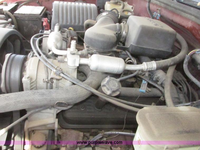 image for item H4638 1998 GMC Yukon SLE SUV