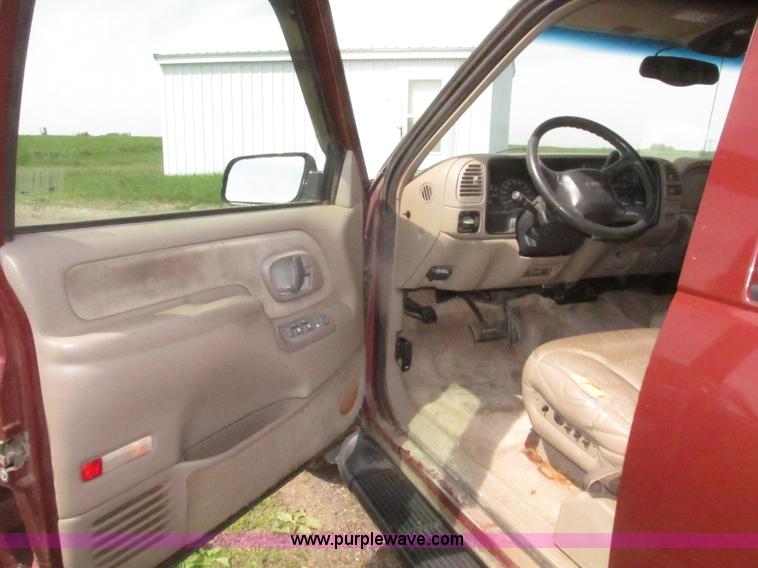 image for item H4638 1998 GMC Yukon SLE SUV