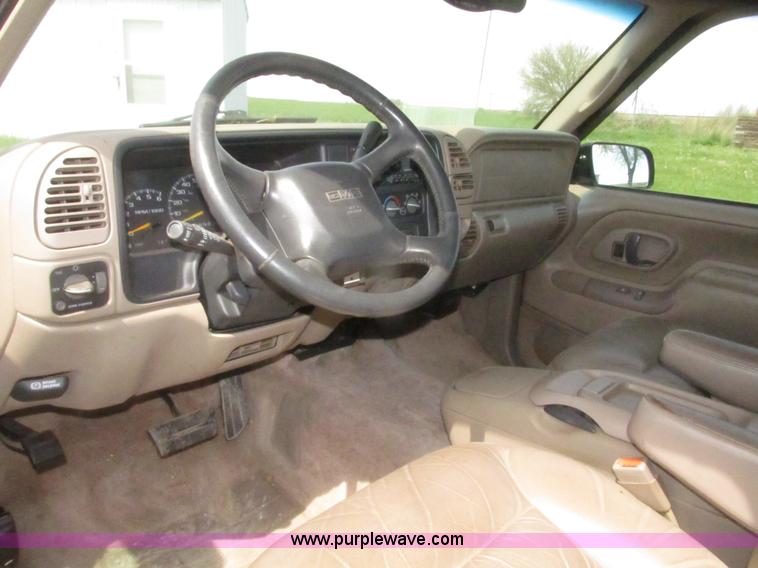 image for item H4638 1998 GMC Yukon SLE SUV