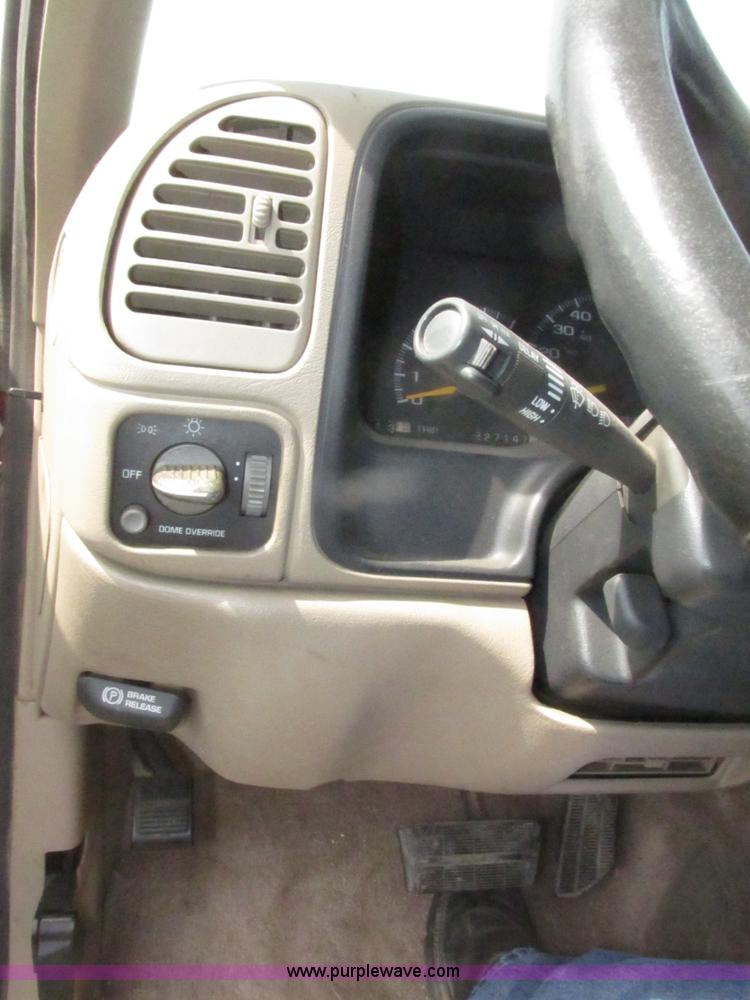 image for item H4638 1998 GMC Yukon SLE SUV