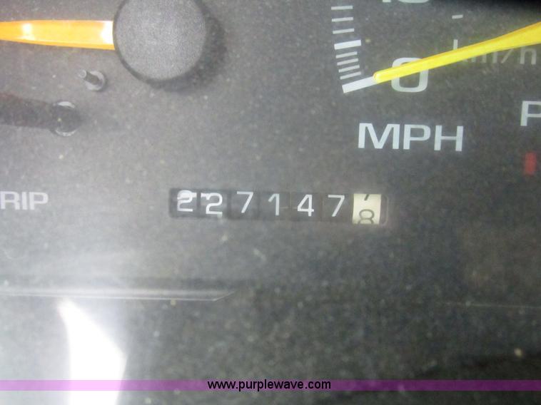 image for item H4638 1998 GMC Yukon SLE SUV