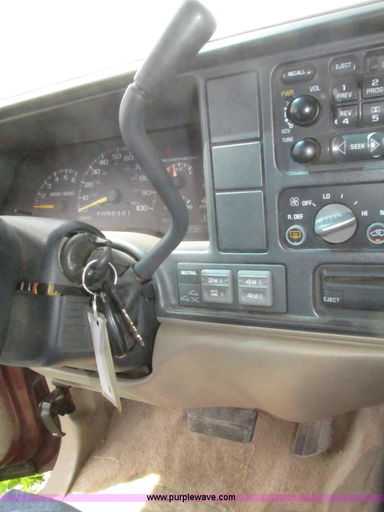 image for item H4638 1998 GMC Yukon SLE SUV