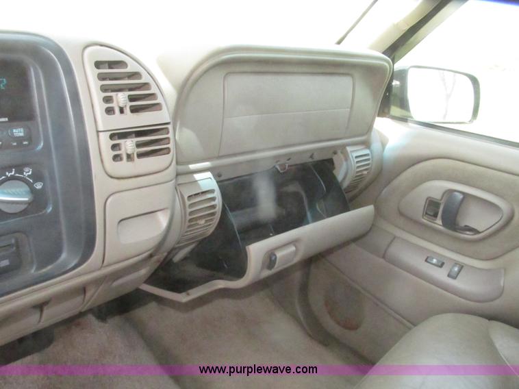 image for item H4638 1998 GMC Yukon SLE SUV