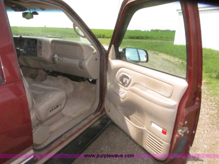 image for item H4638 1998 GMC Yukon SLE SUV