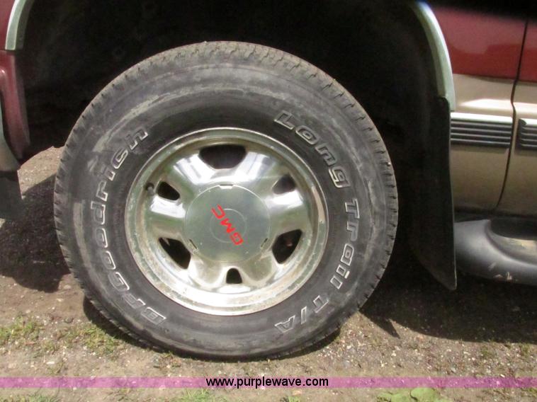 image for item H4638 1998 GMC Yukon SLE SUV