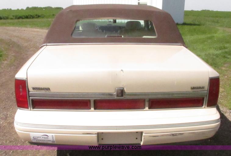 image for item H4639 1995 Lincoln Town Car Cartier