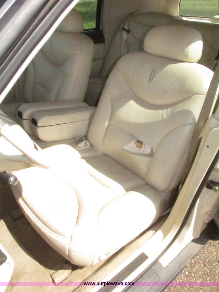 image for item H4639 1995 Lincoln Town Car Cartier