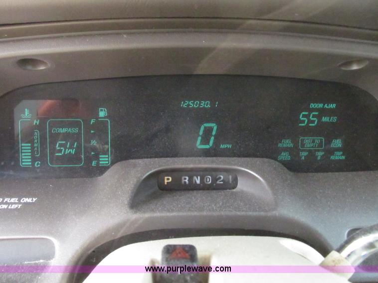 image for item H4639 1995 Lincoln Town Car Cartier