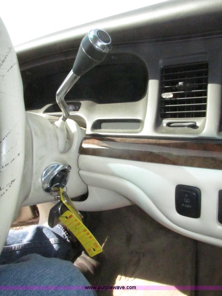 image for item H4639 1995 Lincoln Town Car Cartier