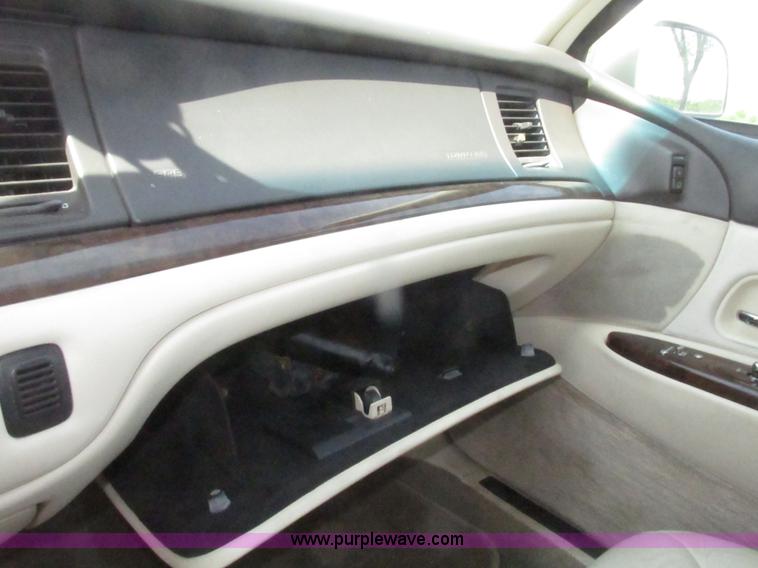 image for item H4639 1995 Lincoln Town Car Cartier