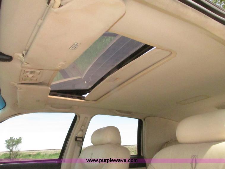 image for item H4639 1995 Lincoln Town Car Cartier