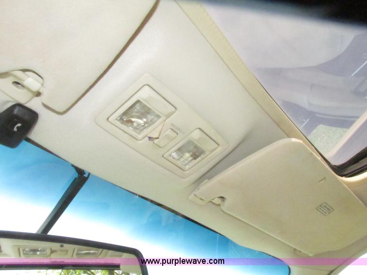 image for item H4639 1995 Lincoln Town Car Cartier