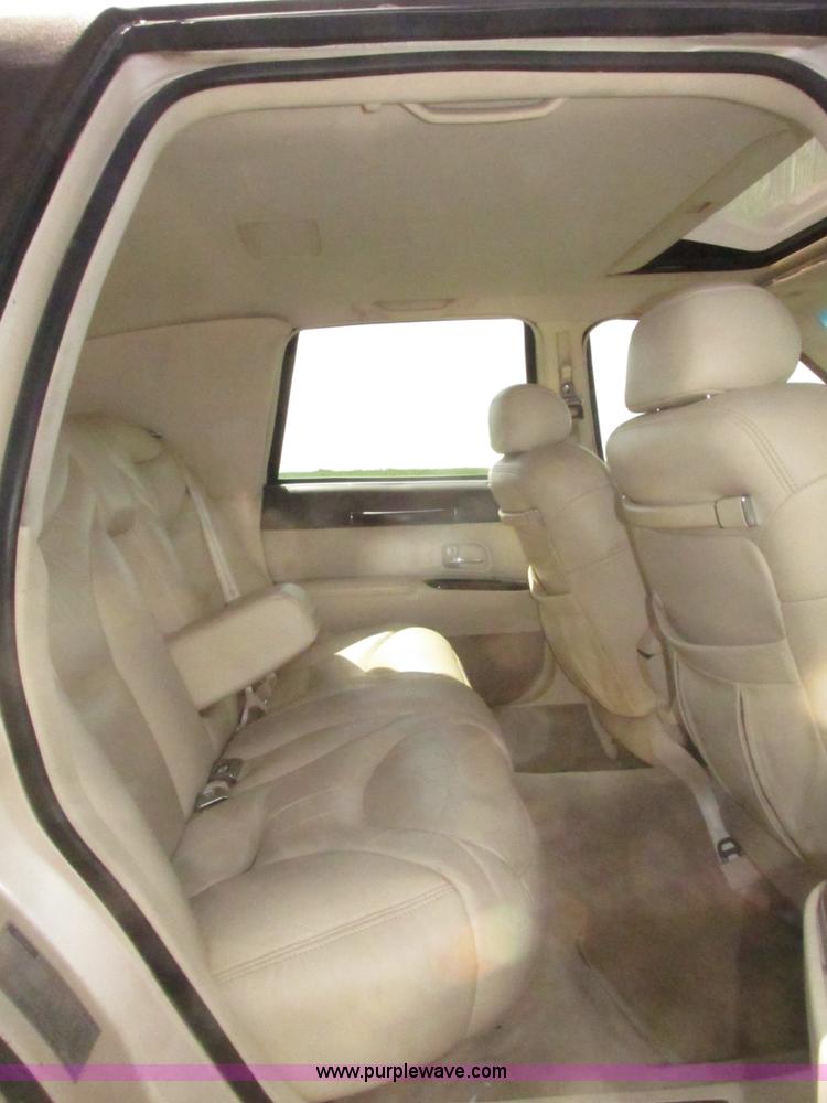 image for item H4639 1995 Lincoln Town Car Cartier