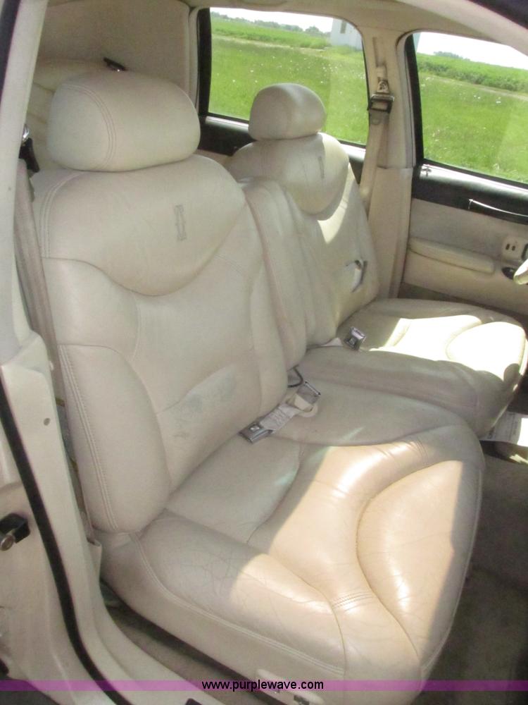 image for item H4639 1995 Lincoln Town Car Cartier