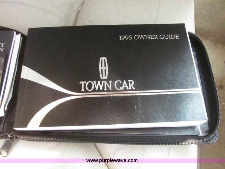 image for item H4639 1995 Lincoln Town Car Cartier