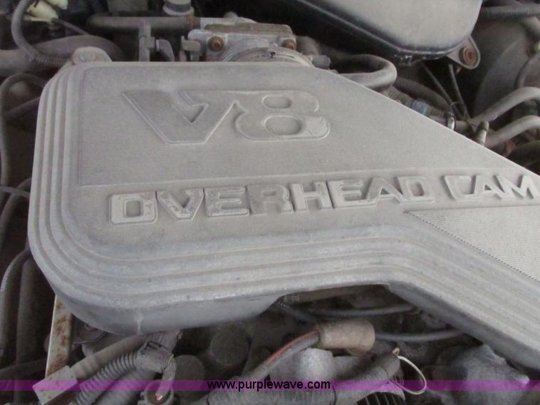 image for item H4639 1995 Lincoln Town Car Cartier