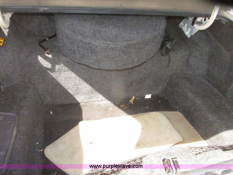 image for item H4639 1995 Lincoln Town Car Cartier