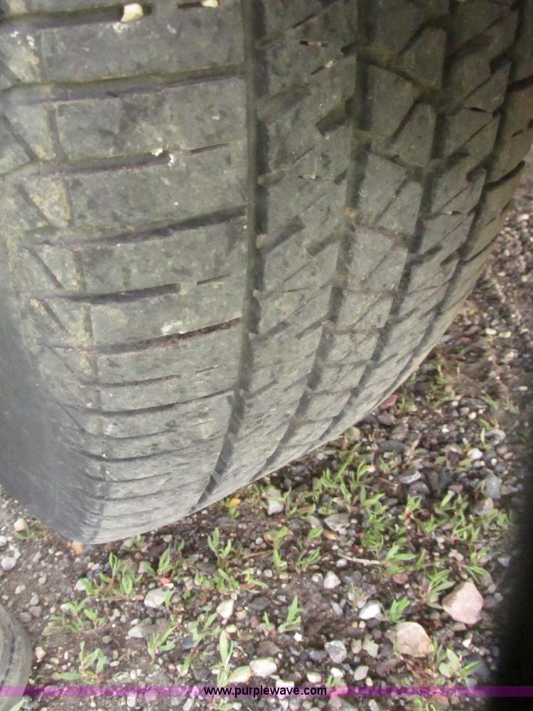 image for item H4639 1995 Lincoln Town Car Cartier