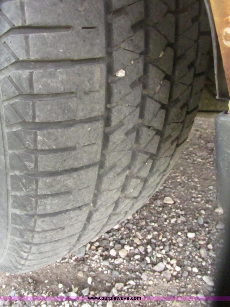 image for item H4639 1995 Lincoln Town Car Cartier