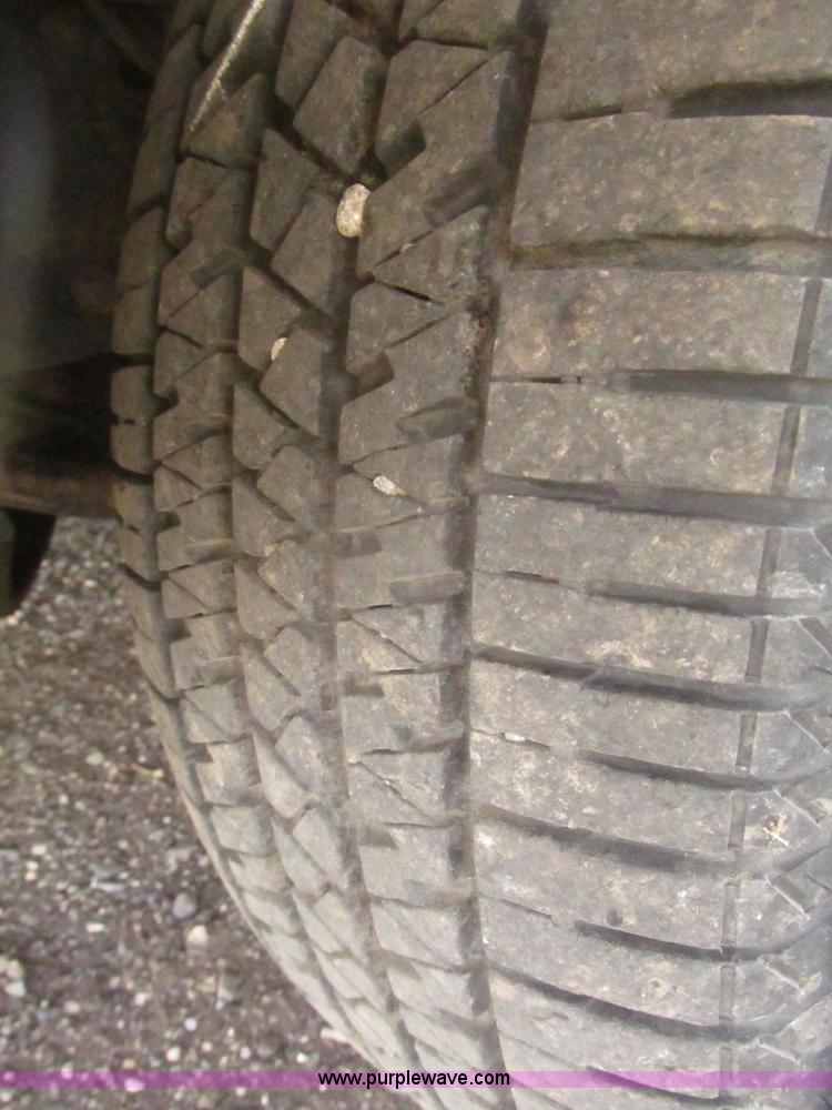 image for item H4639 1995 Lincoln Town Car Cartier