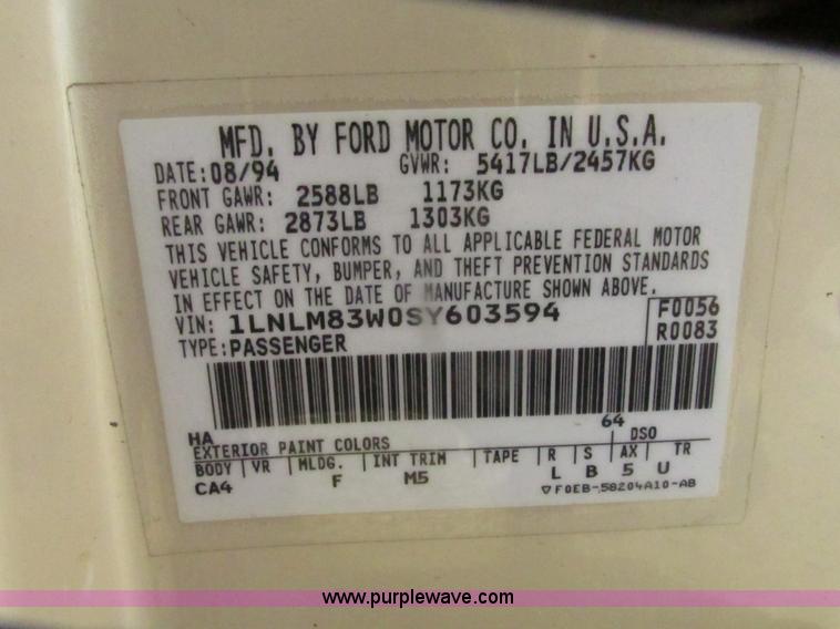 image for item H4639 1995 Lincoln Town Car Cartier