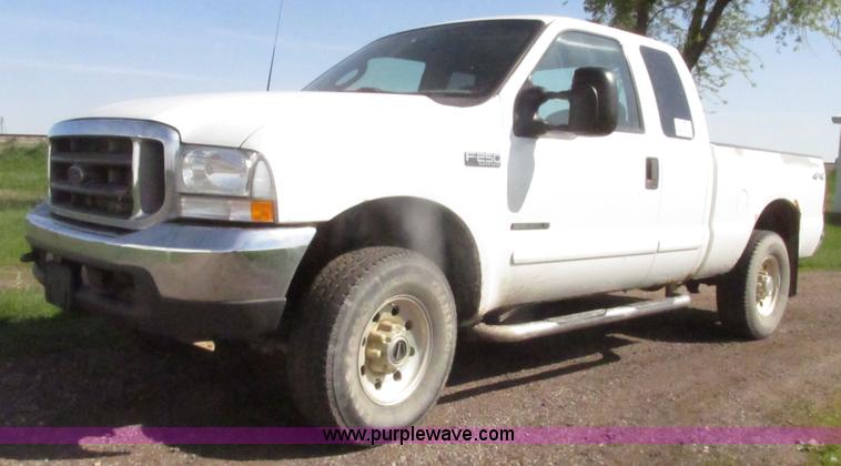 image for item H4640 2003 Ford F250 Super Duty XLT SuperCab pickup truck