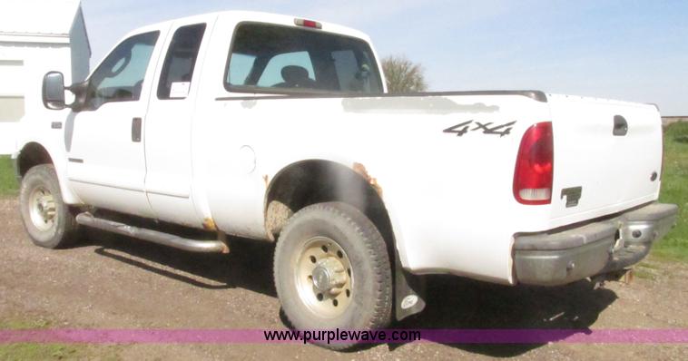 image for item H4640 2003 Ford F250 Super Duty XLT SuperCab pickup truck