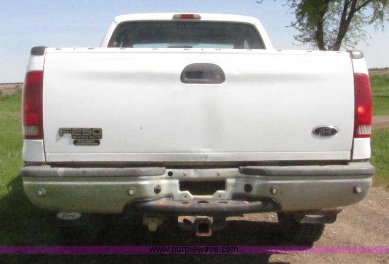 image for item H4640 2003 Ford F250 Super Duty XLT SuperCab pickup truck