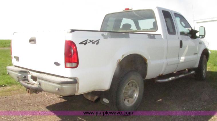 image for item H4640 2003 Ford F250 Super Duty XLT SuperCab pickup truck