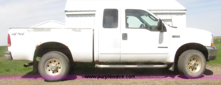 image for item H4640 2003 Ford F250 Super Duty XLT SuperCab pickup truck