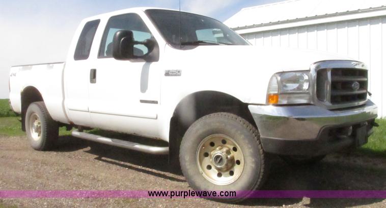image for item H4640 2003 Ford F250 Super Duty XLT SuperCab pickup truck