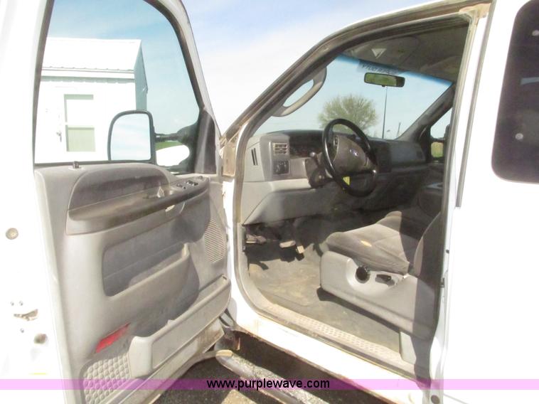 image for item H4640 2003 Ford F250 Super Duty XLT SuperCab pickup truck