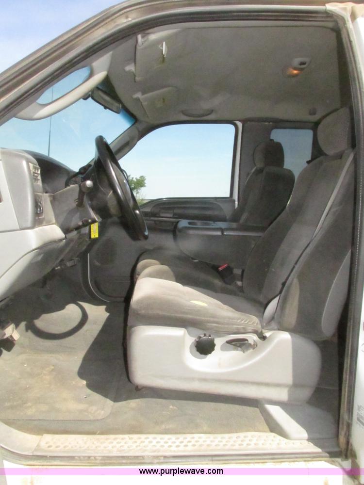 image for item H4640 2003 Ford F250 Super Duty XLT SuperCab pickup truck