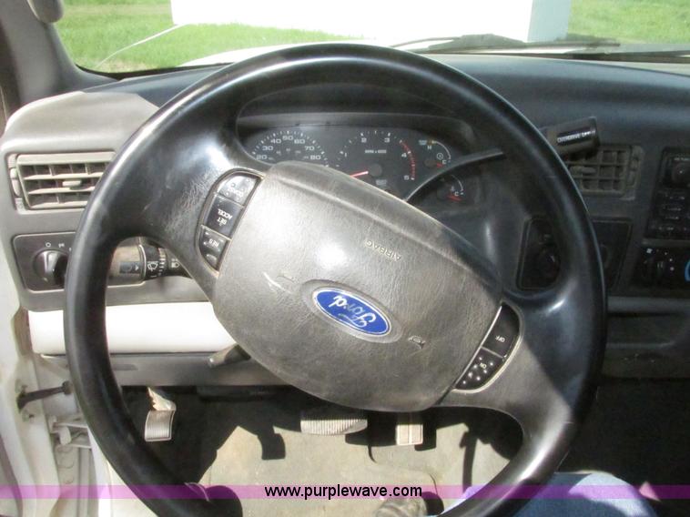 image for item H4640 2003 Ford F250 Super Duty XLT SuperCab pickup truck