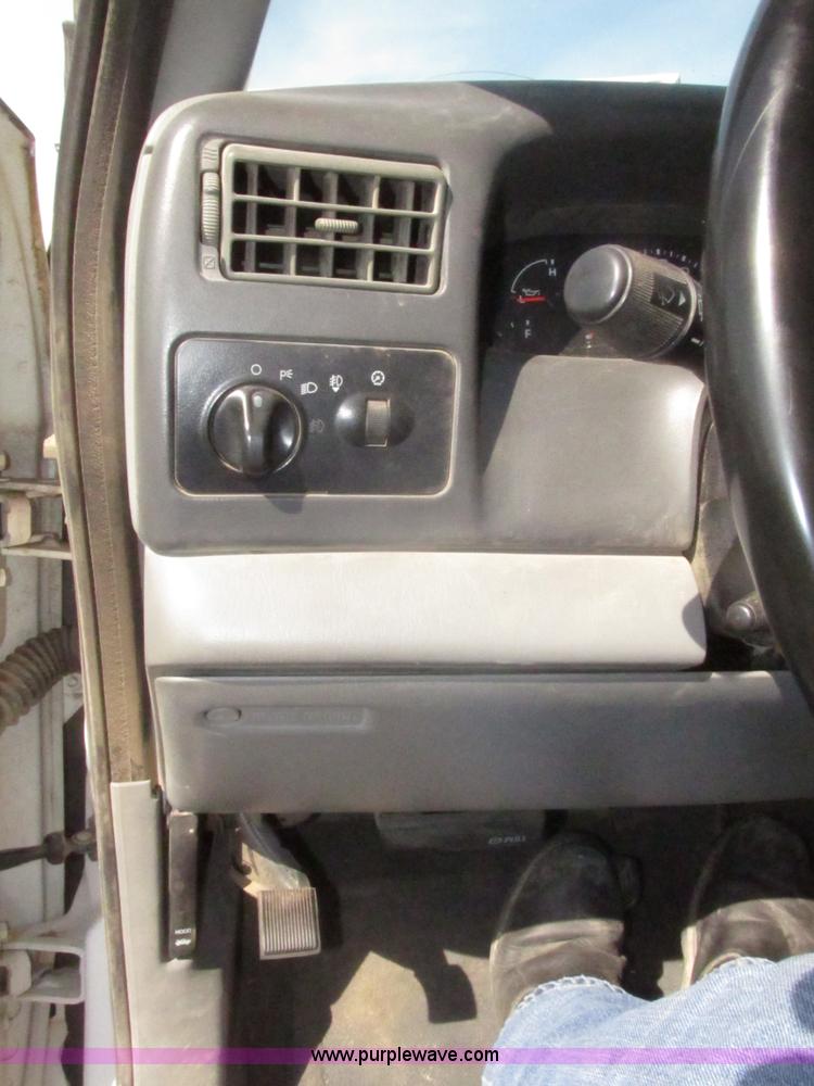 image for item H4640 2003 Ford F250 Super Duty XLT SuperCab pickup truck