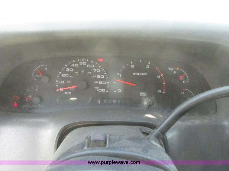 image for item H4640 2003 Ford F250 Super Duty XLT SuperCab pickup truck