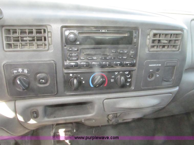 image for item H4640 2003 Ford F250 Super Duty XLT SuperCab pickup truck