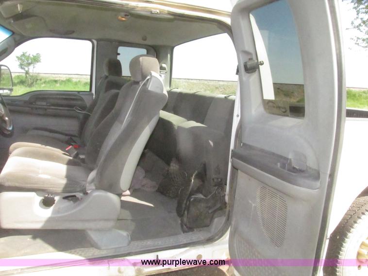 image for item H4640 2003 Ford F250 Super Duty XLT SuperCab pickup truck