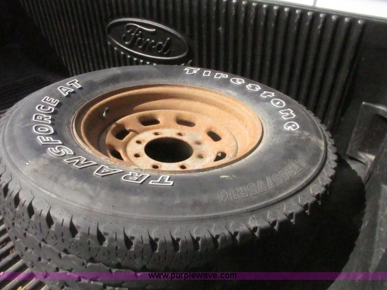 image for item H4640 2003 Ford F250 Super Duty XLT SuperCab pickup truck