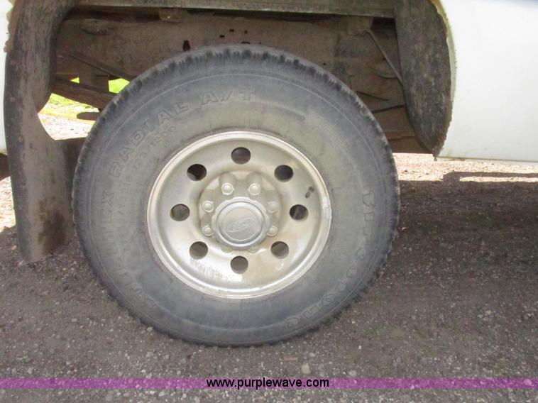 image for item H4640 2003 Ford F250 Super Duty XLT SuperCab pickup truck