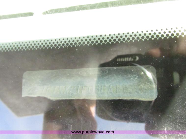 image for item H4640 2003 Ford F250 Super Duty XLT SuperCab pickup truck