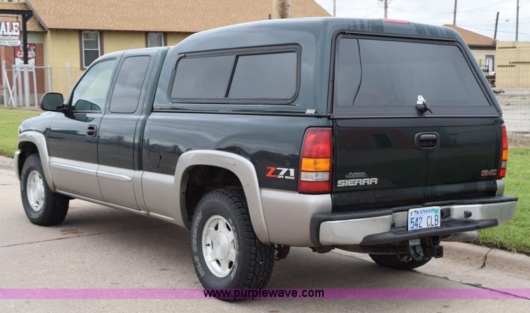 image for item H5073 2003 GMC Sierra 1500 Ext. Cab pickup truck