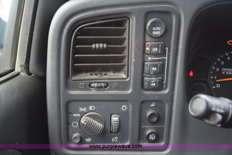 image for item H5073 2003 GMC Sierra 1500 Ext. Cab pickup truck