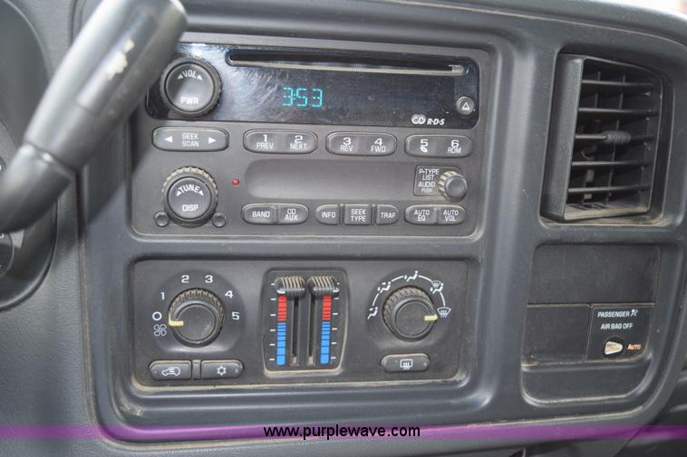 image for item H5073 2003 GMC Sierra 1500 Ext. Cab pickup truck