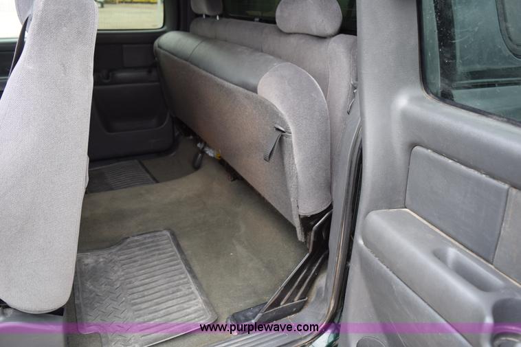 image for item H5073 2003 GMC Sierra 1500 Ext. Cab pickup truck