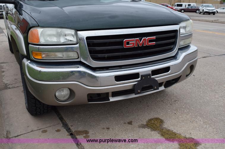 image for item H5073 2003 GMC Sierra 1500 Ext. Cab pickup truck