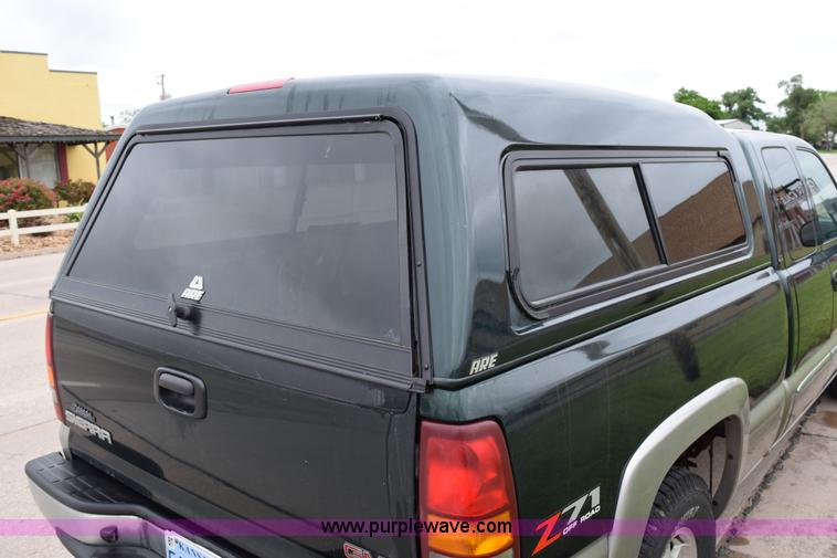 image for item H5073 2003 GMC Sierra 1500 Ext. Cab pickup truck