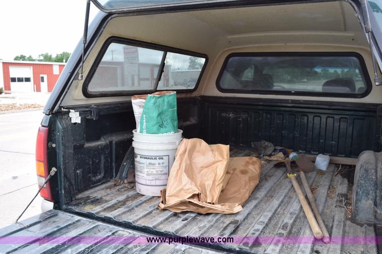 image for item H5073 2003 GMC Sierra 1500 Ext. Cab pickup truck