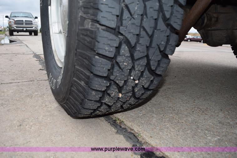 image for item H5073 2003 GMC Sierra 1500 Ext. Cab pickup truck